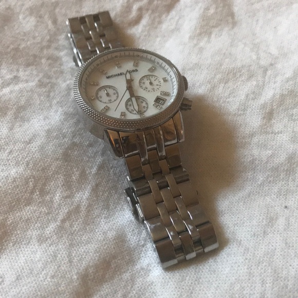 Michael Kors Silver Watch Timepiece - Picture 1 of 8
